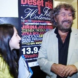 10 růží pro Felixe Holzmanna